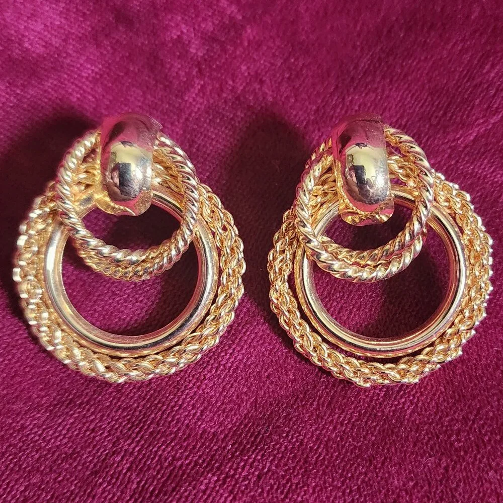 Double Loop Threaded Fashionable Double Circle Stud Earrings